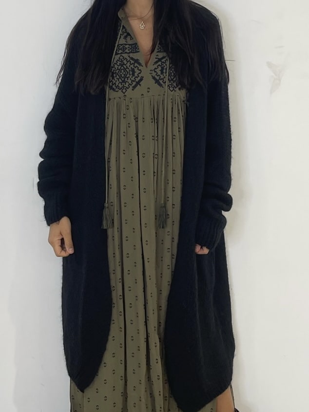 Cardigan oversize en laine noire pour une allure sophistiquée