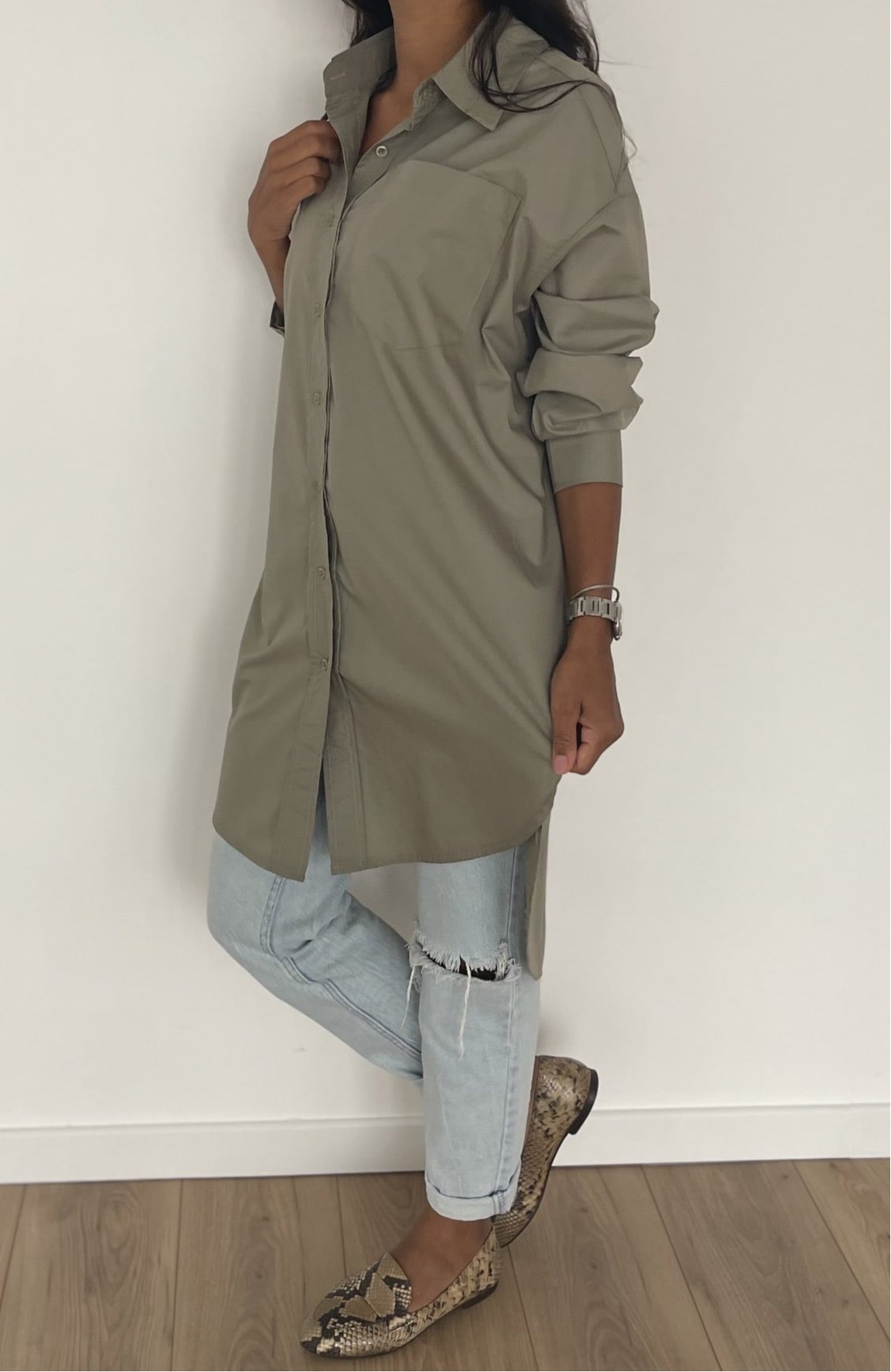 Chemise kaki femme oversize pour un confort quotidien