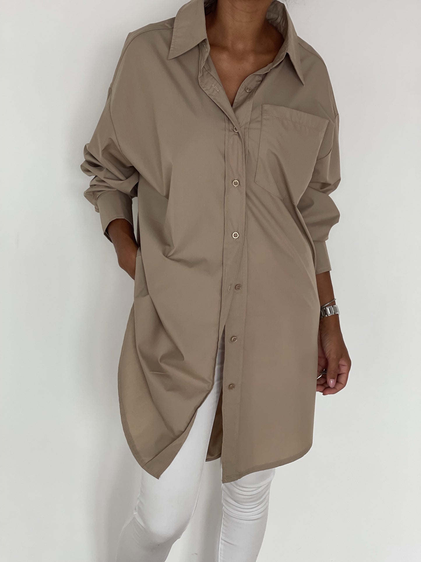 Chemise oversize taupe pour femme, tenue polyvalente