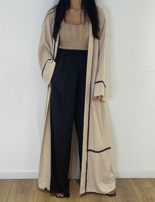 Kimono femme beige avec liseré noir élégant