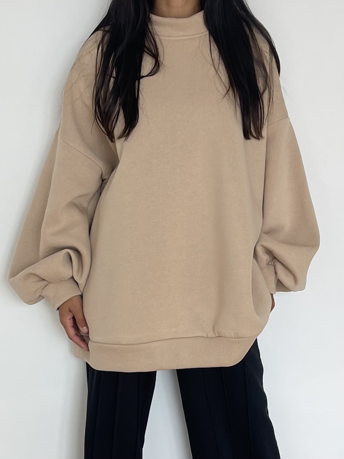 Sweat oversize en beige doux pour un look décontracté et moderne