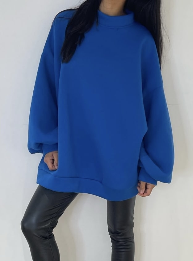 Sweat oversize en bleu électrique pour un look saisissant